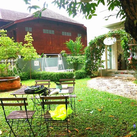 Lada House Bed and Breakfast Lampang Esterno foto