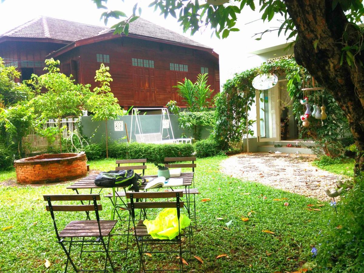 Lada House Bed and Breakfast Lampang Esterno foto