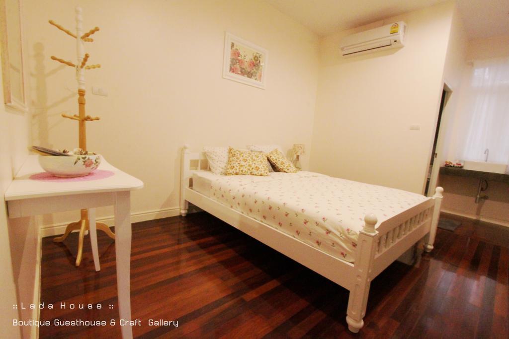 Lada House Bed and Breakfast Lampang Esterno foto